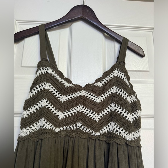 DU JOUR Crochet Olive Maxi Dress - Picture 4 of 11